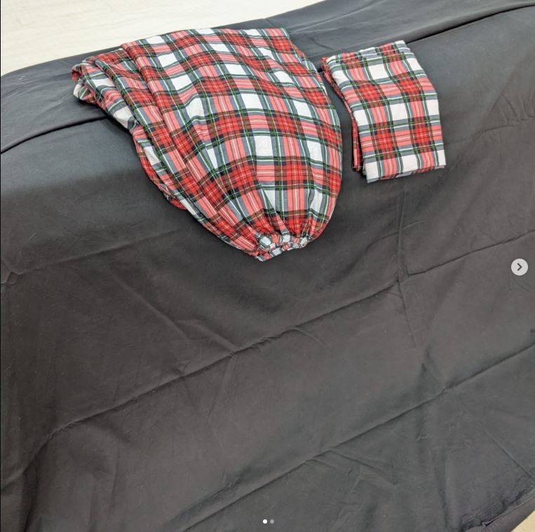 cover sheet with a pair of pillow cases