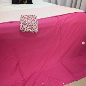 matching plain double sided duvet cover 7x8 with matching pair of pillowcases